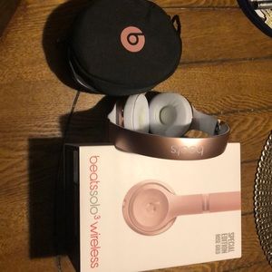Special edition Rose Gold- Beats Solo3 wireless